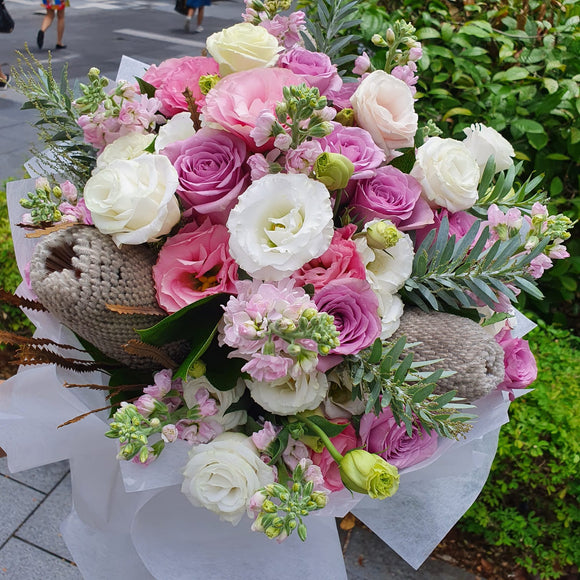 Hand Bouquets Series - Florist Favorite Pick